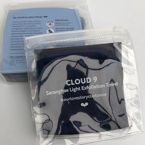 Set of 2 Saranghae Light Exfoliating Face Towels